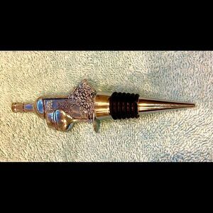 Silver Toned Wine Stopper: Grapes, Wine Bottle, Wine Glass Excellent Condition.
